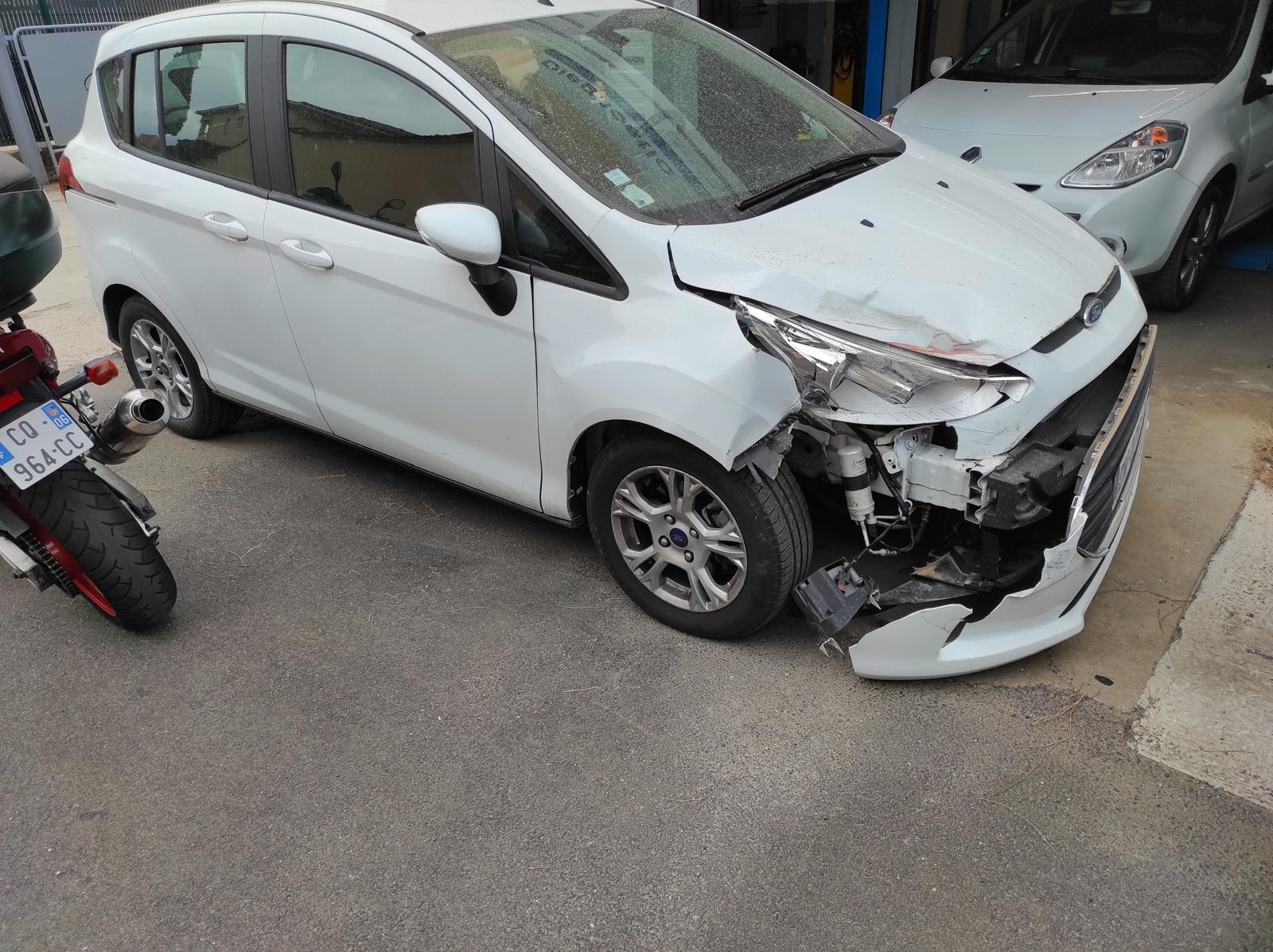 Rachat ford B-Max accidenté