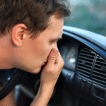 Odeur de odeur de gaz d'échappement dans l'habitacle